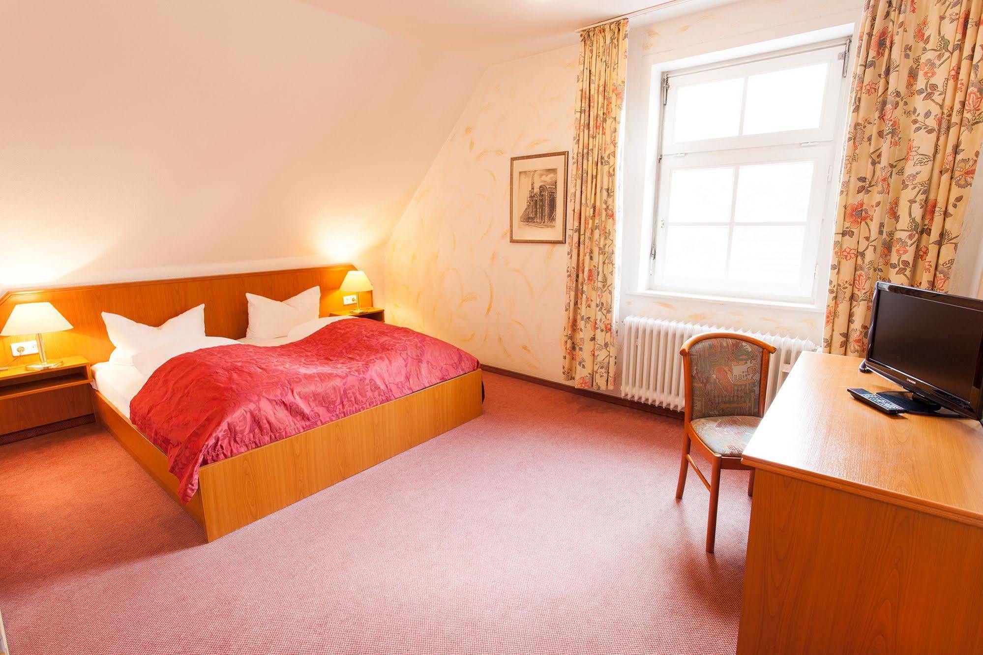 Hotel Alter Wolf Волфсбург Екстериор снимка