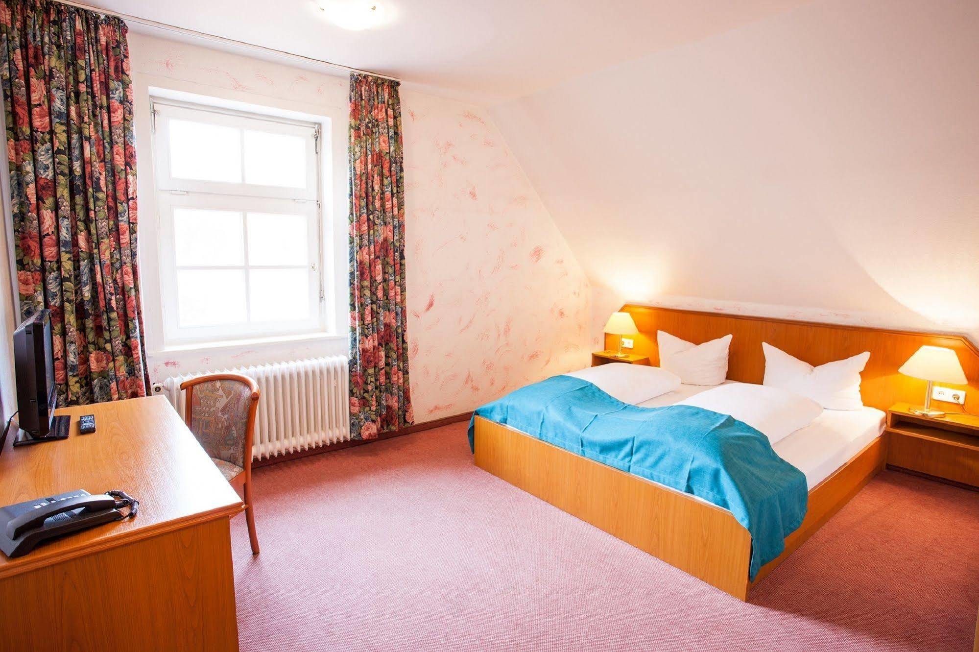Hotel Alter Wolf Волфсбург Екстериор снимка